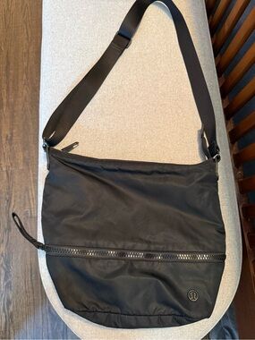 Lululemon Go Lightly Shoulder Bag